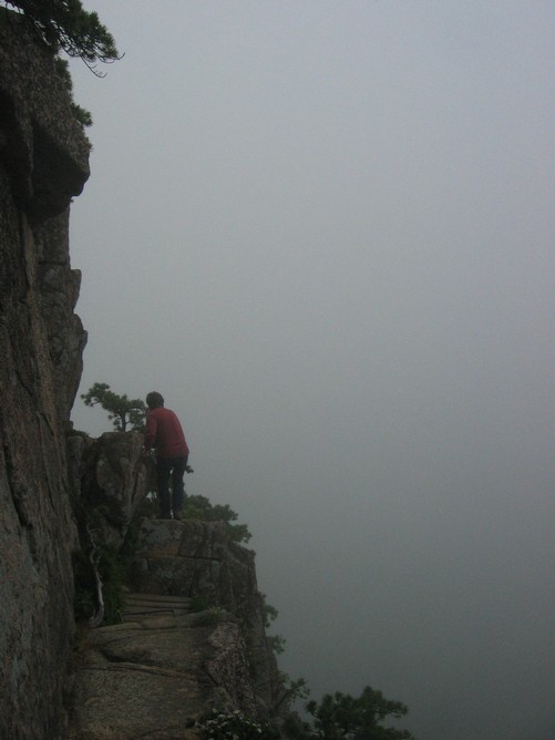 Mark on the Beehive Trail, as the weather threatens